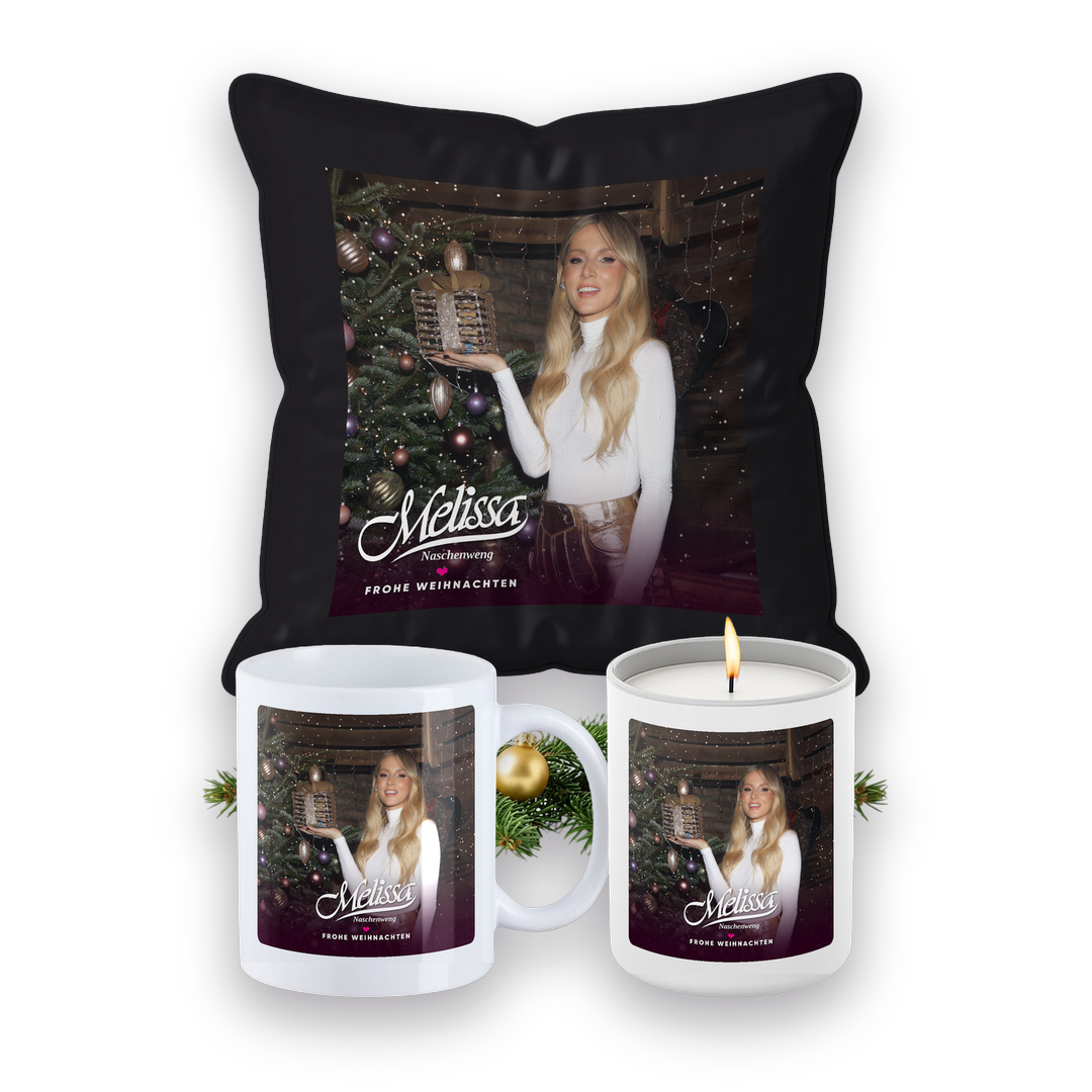 Rosa Stube - Weihnachts-Set: Häferl, Kerze und Polster mit Melissa am Christbaum